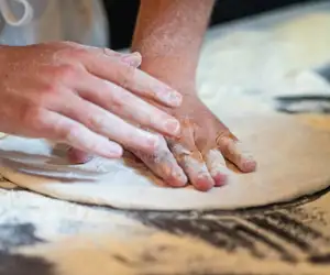 Shaping pizza dough
