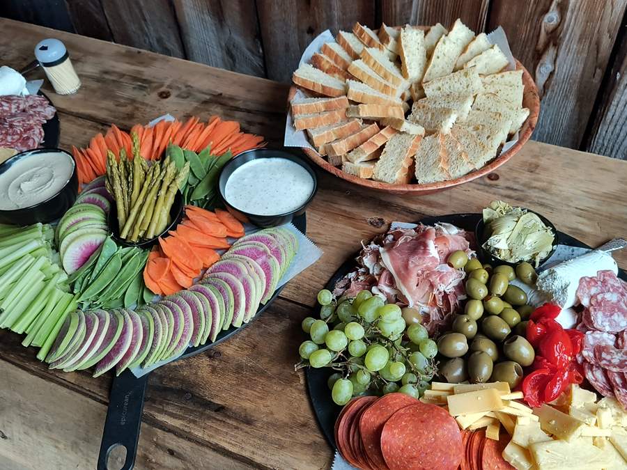 folinos catering appetizer, cheese platter, fresh veggies